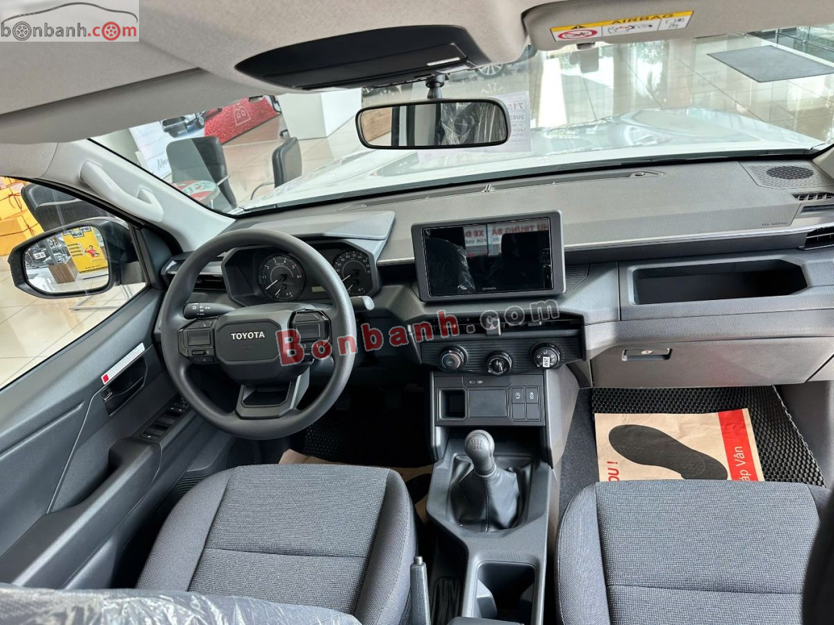 Bán ô tô Toyota Hilux Standard 2.8L 4x2 MT - 2026 - xe mới