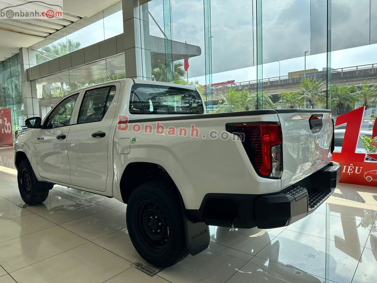 Bán ô tô Toyota Hilux Standard 2.8L 4x2 MT - 2026 - xe mới