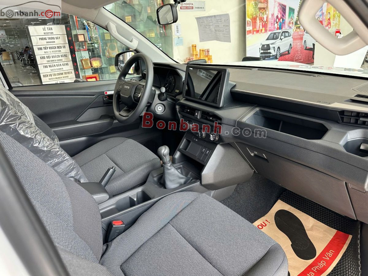 Bán ô tô Toyota Hilux Standard 2.8L 4x2 MT - 2026 - xe mới