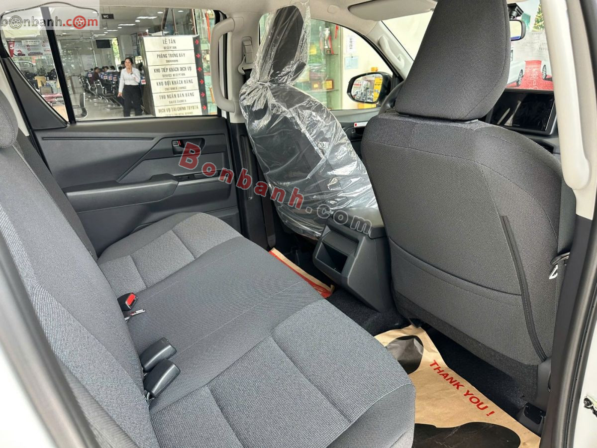 Bán ô tô Toyota Hilux Standard 2.8L 4x2 MT - 2026 - xe mới