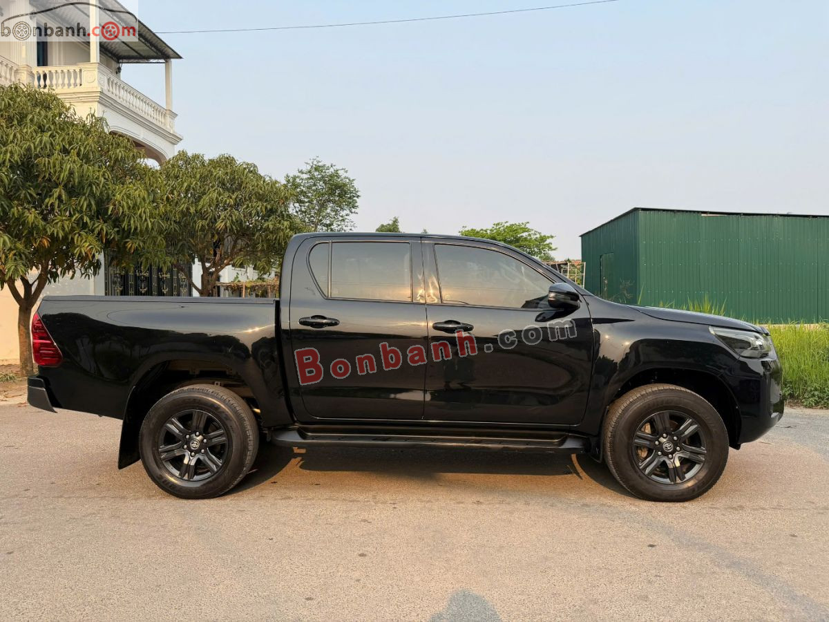 Bán ô tô Toyota Hilux 2.4L 4x2 AT - 2021 - xe cũ
