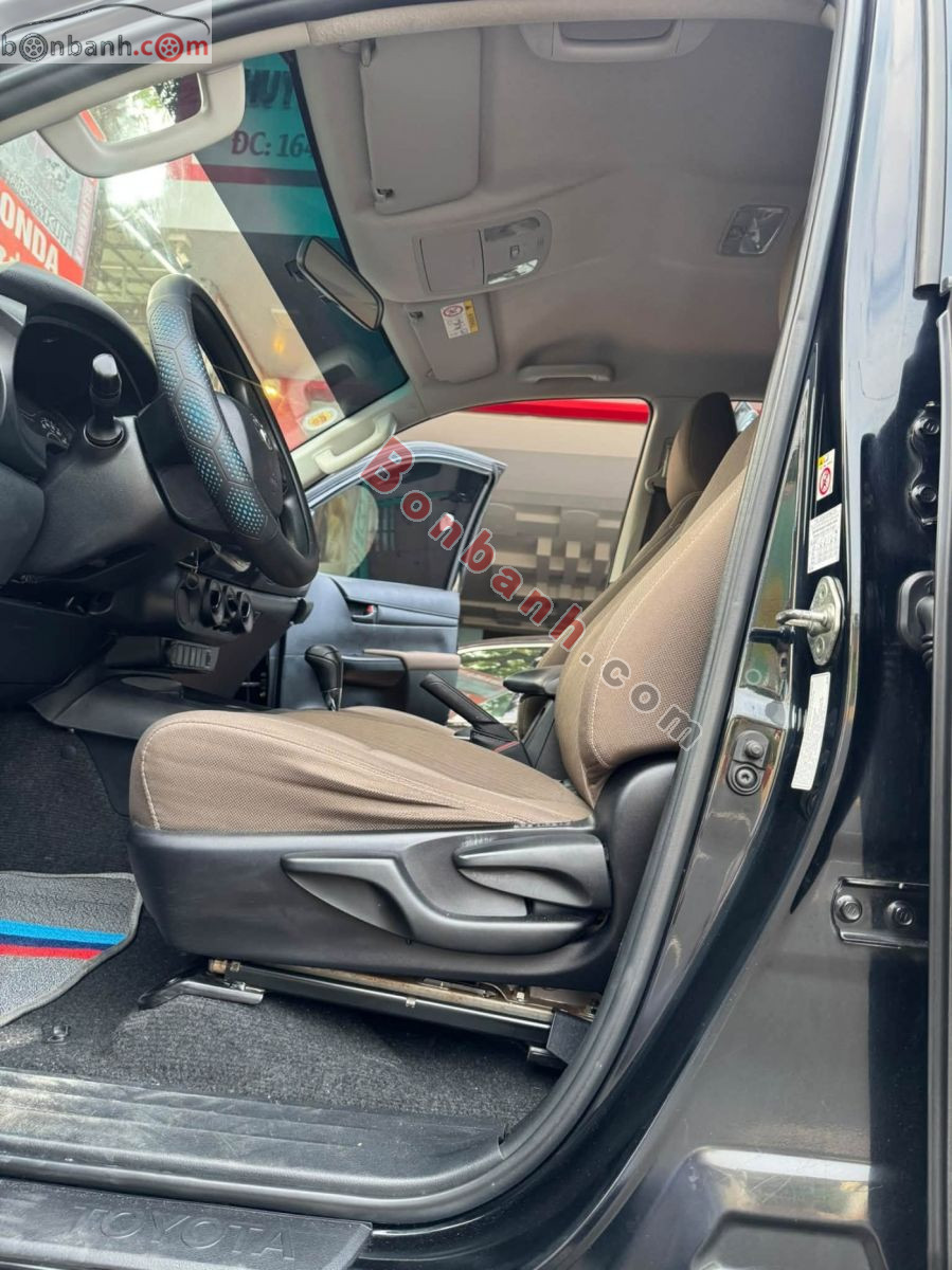 Bán ô tô Toyota Hilux 2.4E 4x2 AT - 2019 - xe cũ
