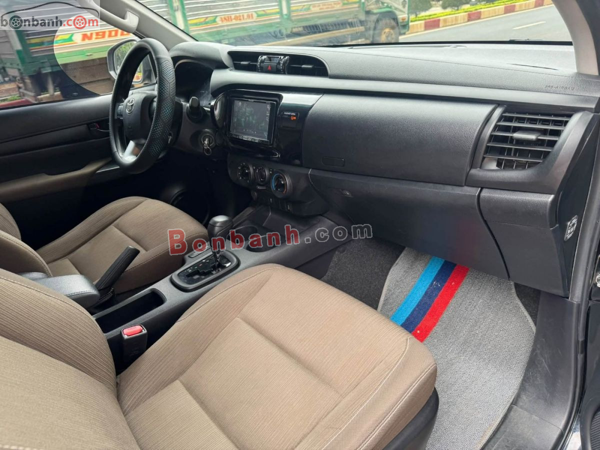 Bán ô tô Toyota Hilux 2.4E 4x2 AT - 2019 - xe cũ