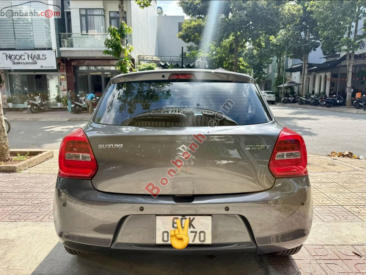 Bán ô tô Suzuki Swift GLX 1.2 AT - 2021 - xe cũ