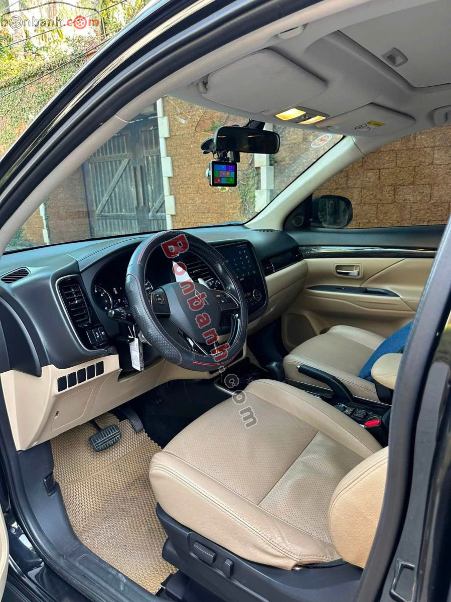 Bán ô tô Mitsubishi Outlander 2.0 CVT - 2017 - xe cũ