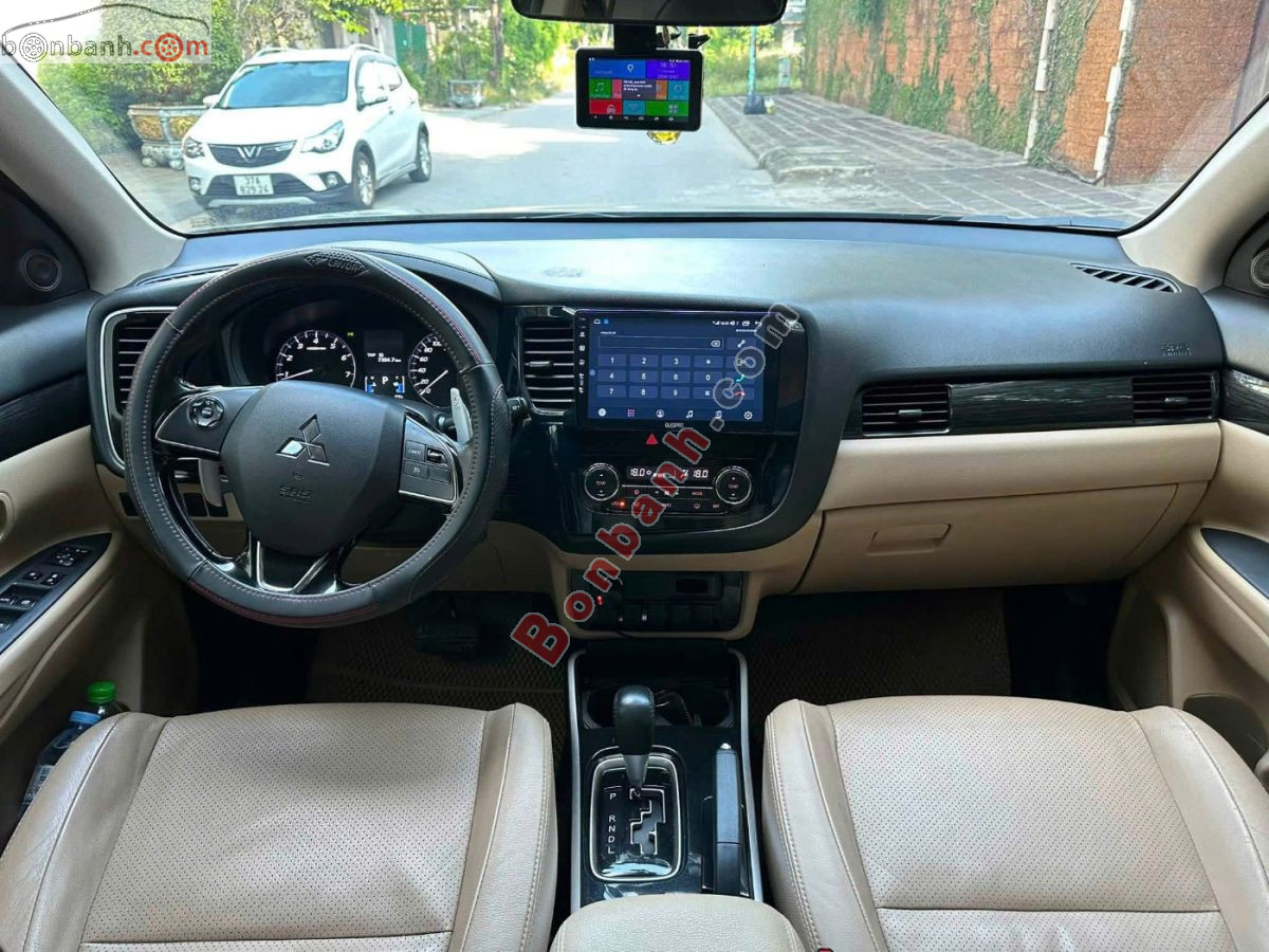 Bán ô tô Mitsubishi Outlander 2.0 CVT - 2017 - xe cũ