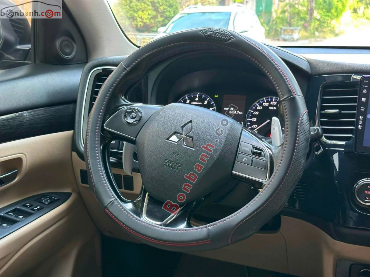 Bán ô tô Mitsubishi Outlander 2.0 CVT - 2017 - xe cũ