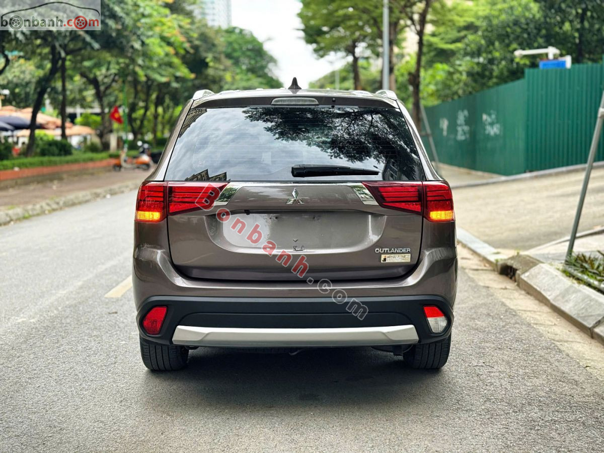 Bán ô tô Mitsubishi Outlander 2.0 CVT - 2018 - xe cũ