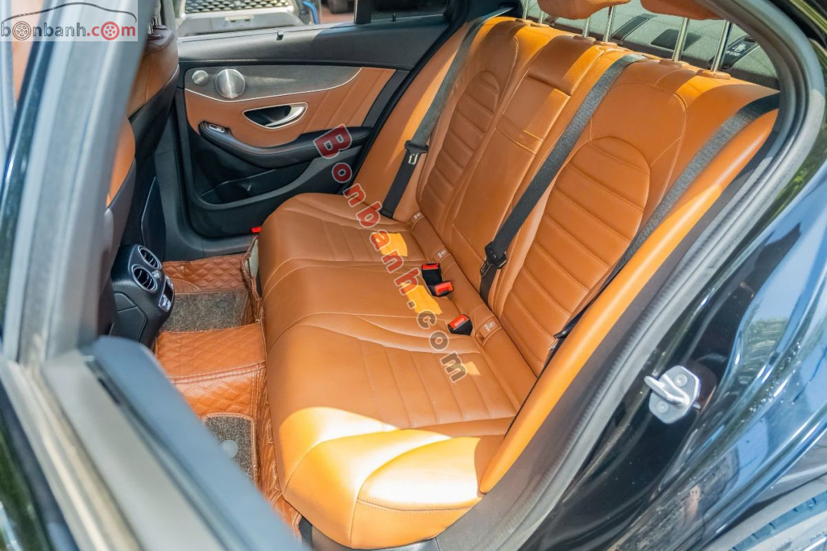 Bán ô tô Mercedes Benz C class C300 AMG - 2021 - xe cũ