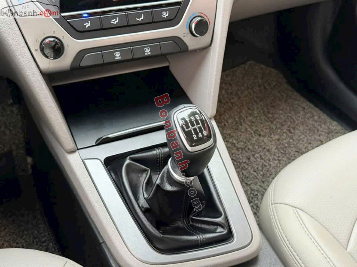 Bán ô tô Hyundai Elantra 1.6 MT - 2018 - xe cũ