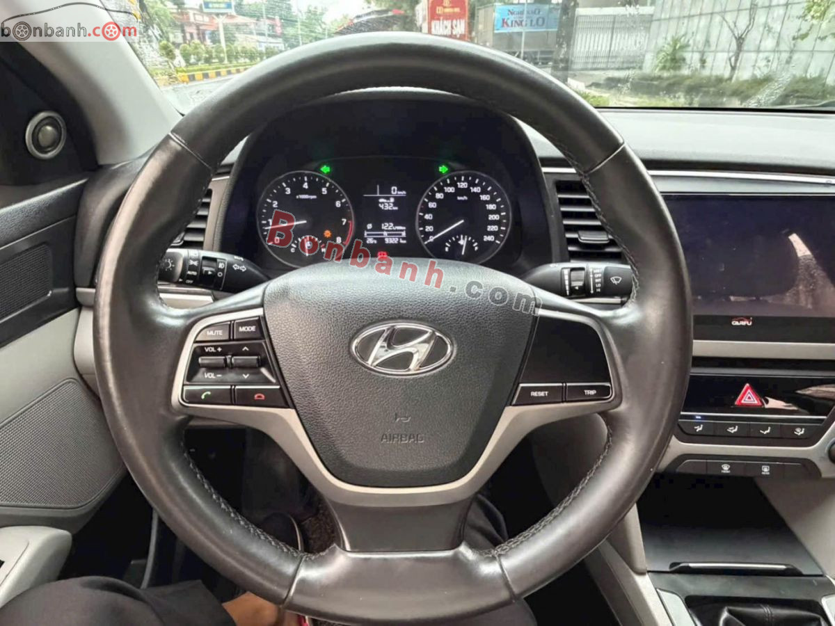 Bán ô tô Hyundai Elantra 1.6 MT - 2018 - xe cũ