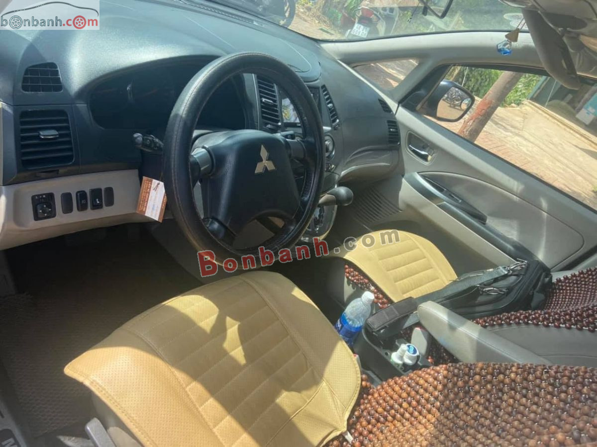 Bán ô tô Mitsubishi Grandis 2.4 AT - 2005 - xe cũ