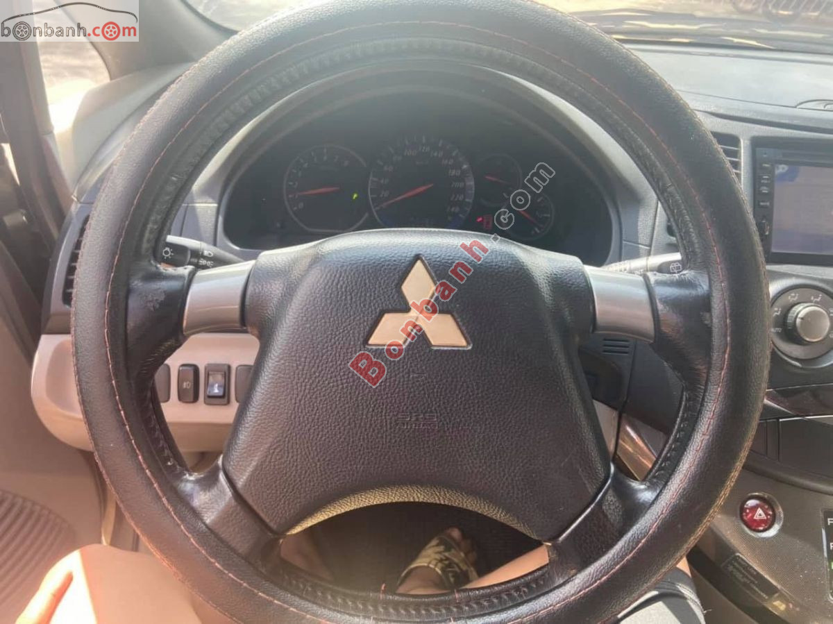 Bán ô tô Mitsubishi Grandis 2.4 AT - 2005 - xe cũ