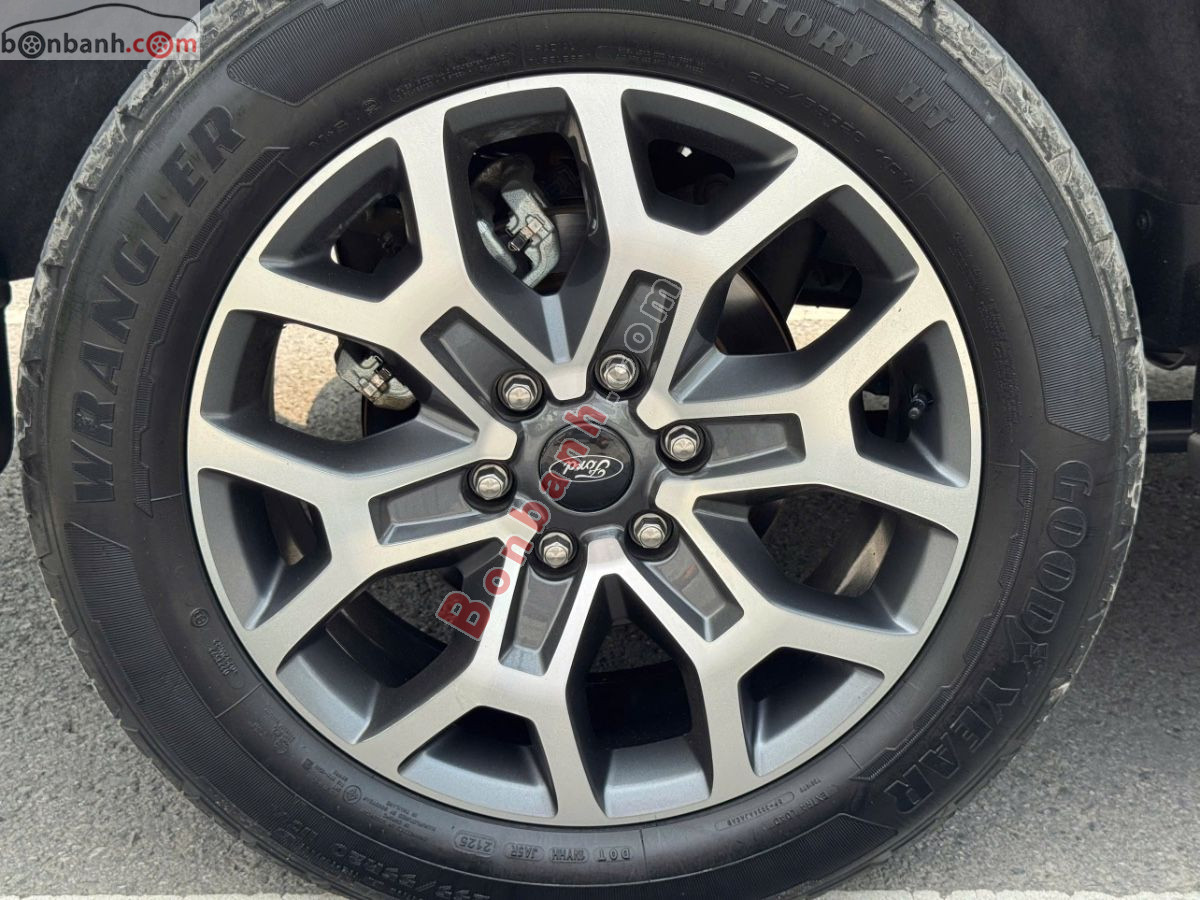 Bán ô tô Ford Everest Titanium 2.0L 4x2 AT - 2025 - xe cũ