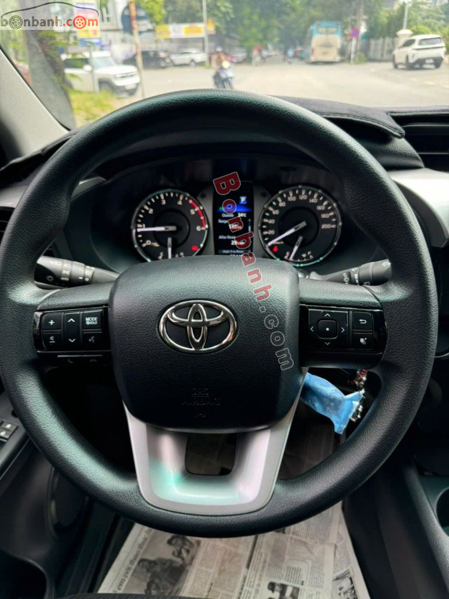 Bán ô tô Toyota Hilux 2.4L 4x2 AT - 2024 - xe cũ