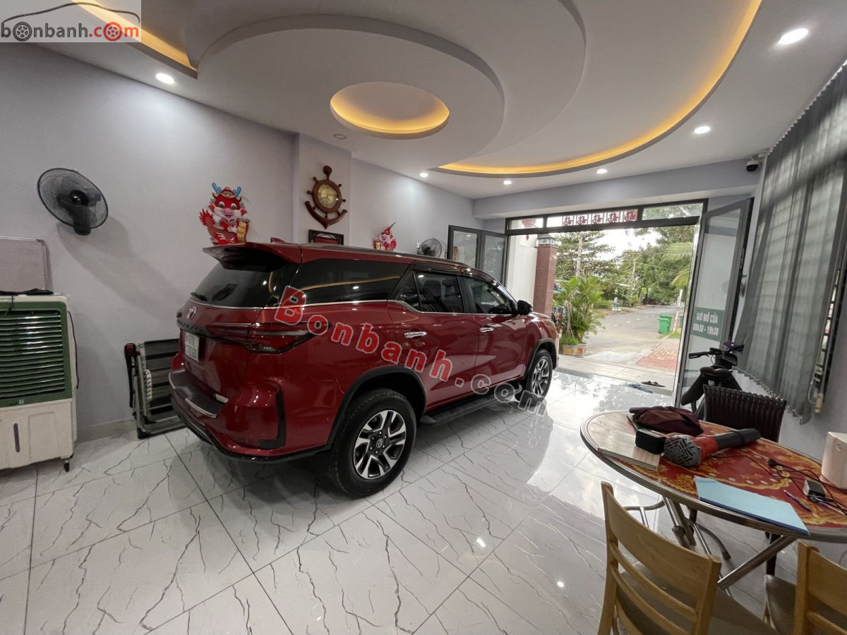 Bán ô tô Toyota Fortuner Legender 2.4L 4x2 AT - 2022 - xe cũ