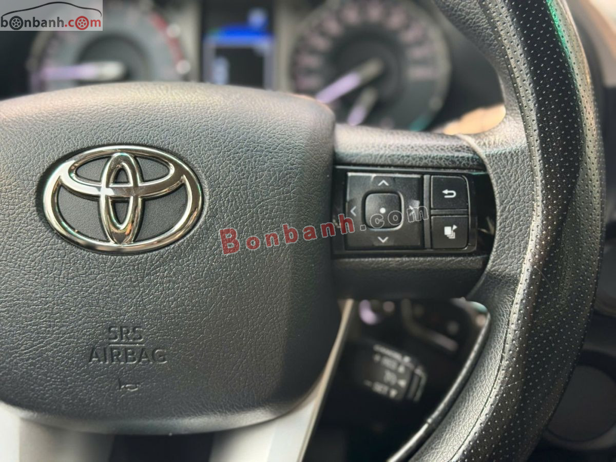Bán ô tô Toyota Hilux 2.4L 4x2 AT - 2024 - xe cũ