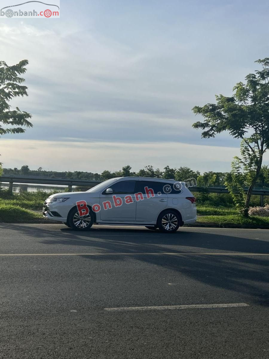 Bán ô tô Mitsubishi Outlander 2.0 CVT - 2024 - xe cũ