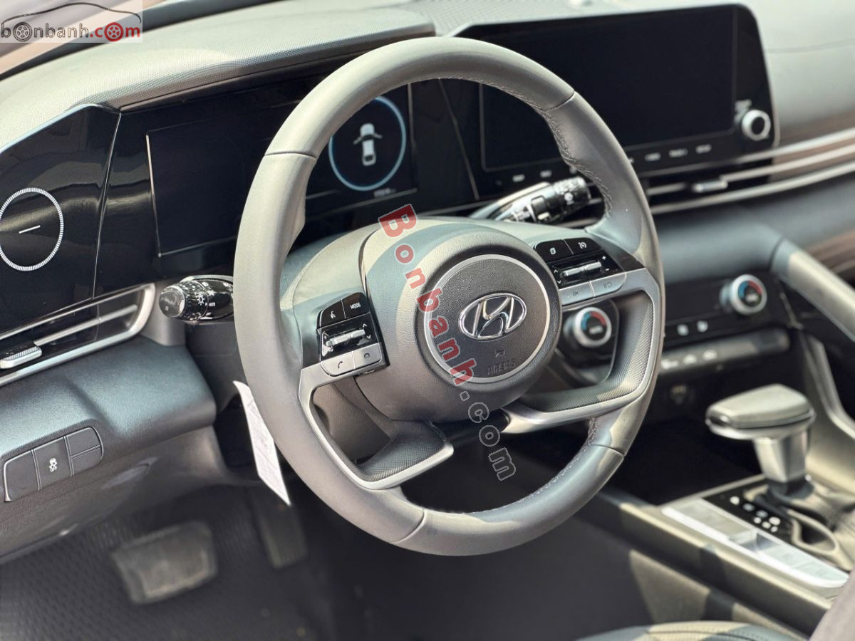 Bán ô tô Hyundai Elantra 1.6 AT Đặc biệt - 2025 - xe cũ