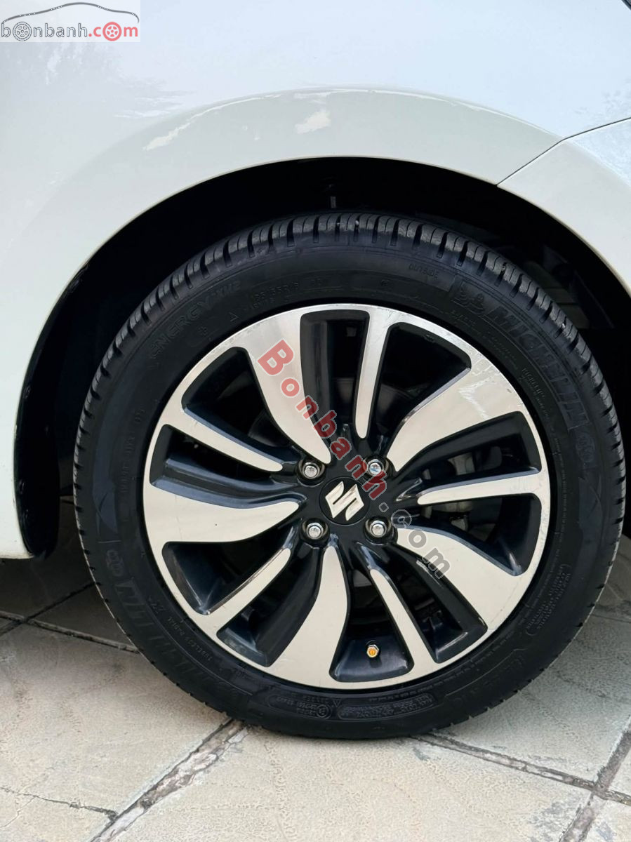 Bán ô tô Suzuki Swift GLX 1.2 AT - 2020 - xe cũ