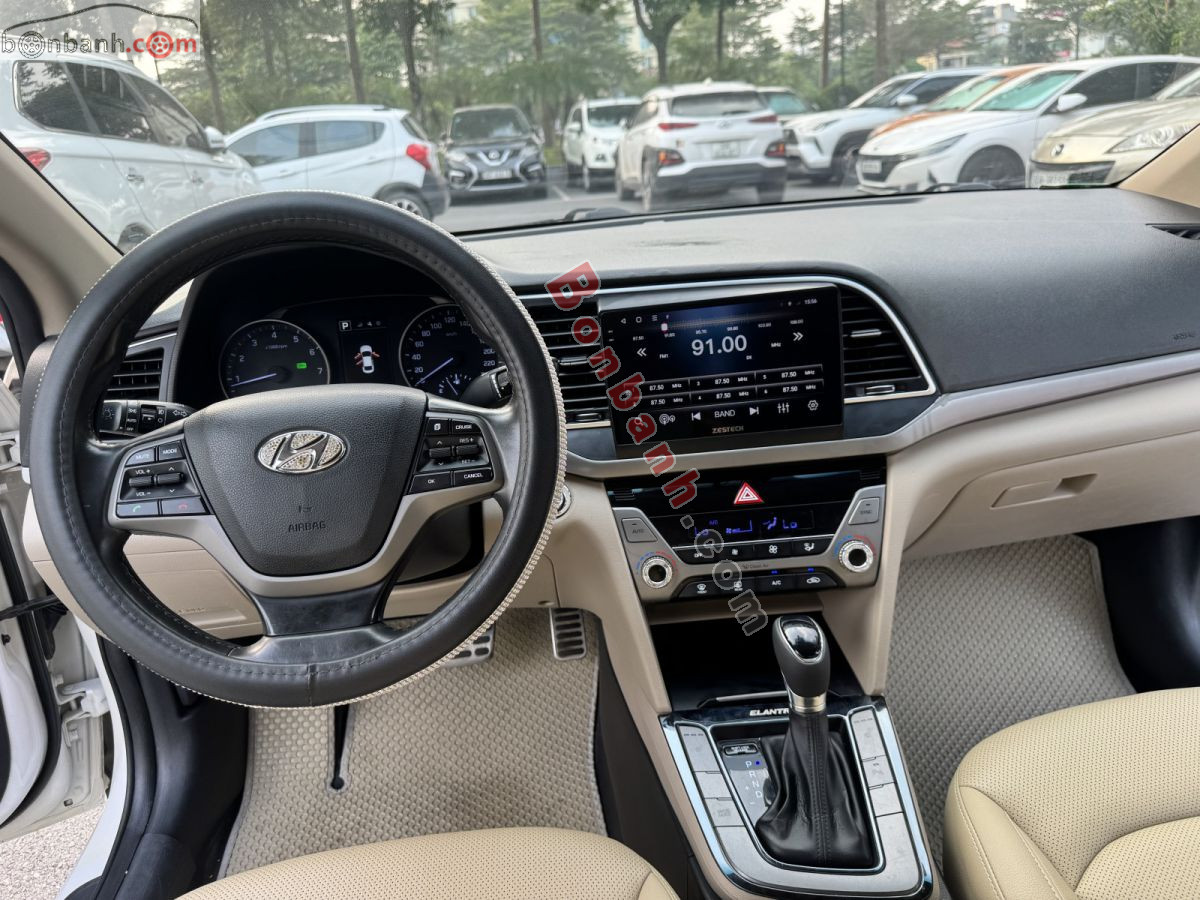 Bán ô tô Hyundai Elantra 2.0 AT - 2018 - xe cũ