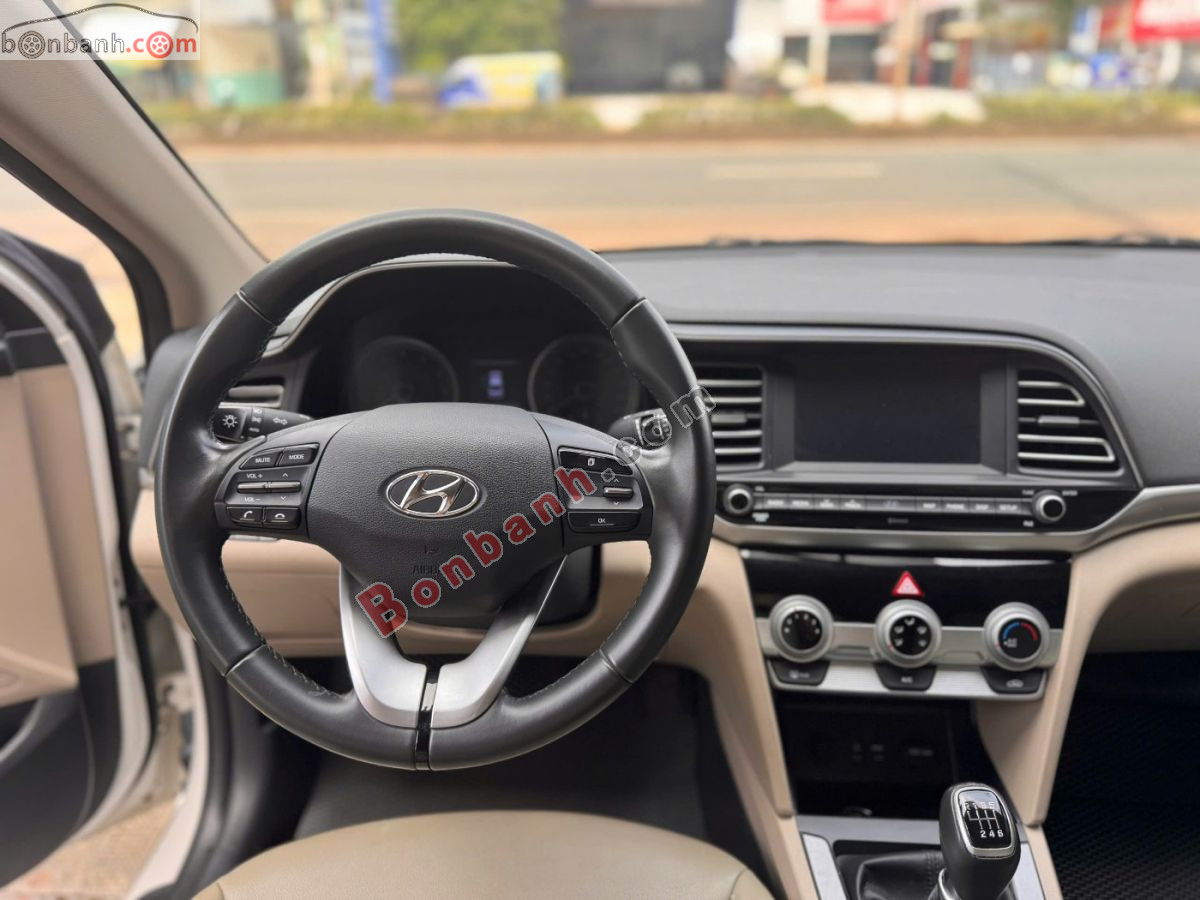 Bán ô tô Hyundai Elantra 1.6 MT - 2021 - xe cũ