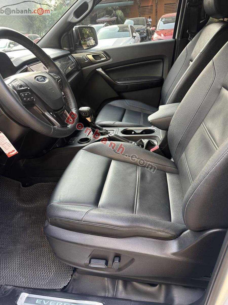 Bán ô tô Ford Everest Titanium 2.0L 4x2 AT - 2022 - xe cũ