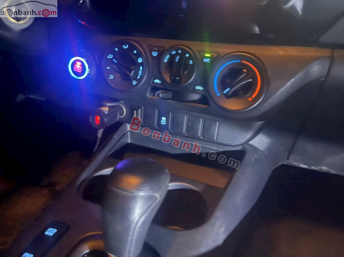 Bán ô tô Toyota Hilux 2.4E 4x2 AT - 2019 - xe cũ
