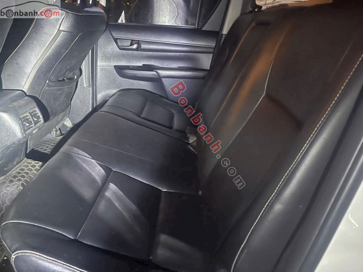 Bán ô tô Toyota Hilux 2.4E 4x2 AT - 2019 - xe cũ