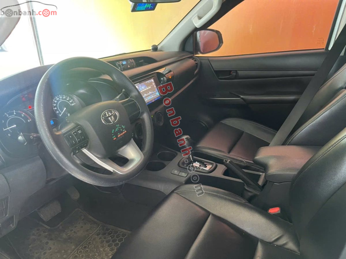 Bán ô tô Toyota Hilux 2.4E 4x2 AT - 2019 - xe cũ