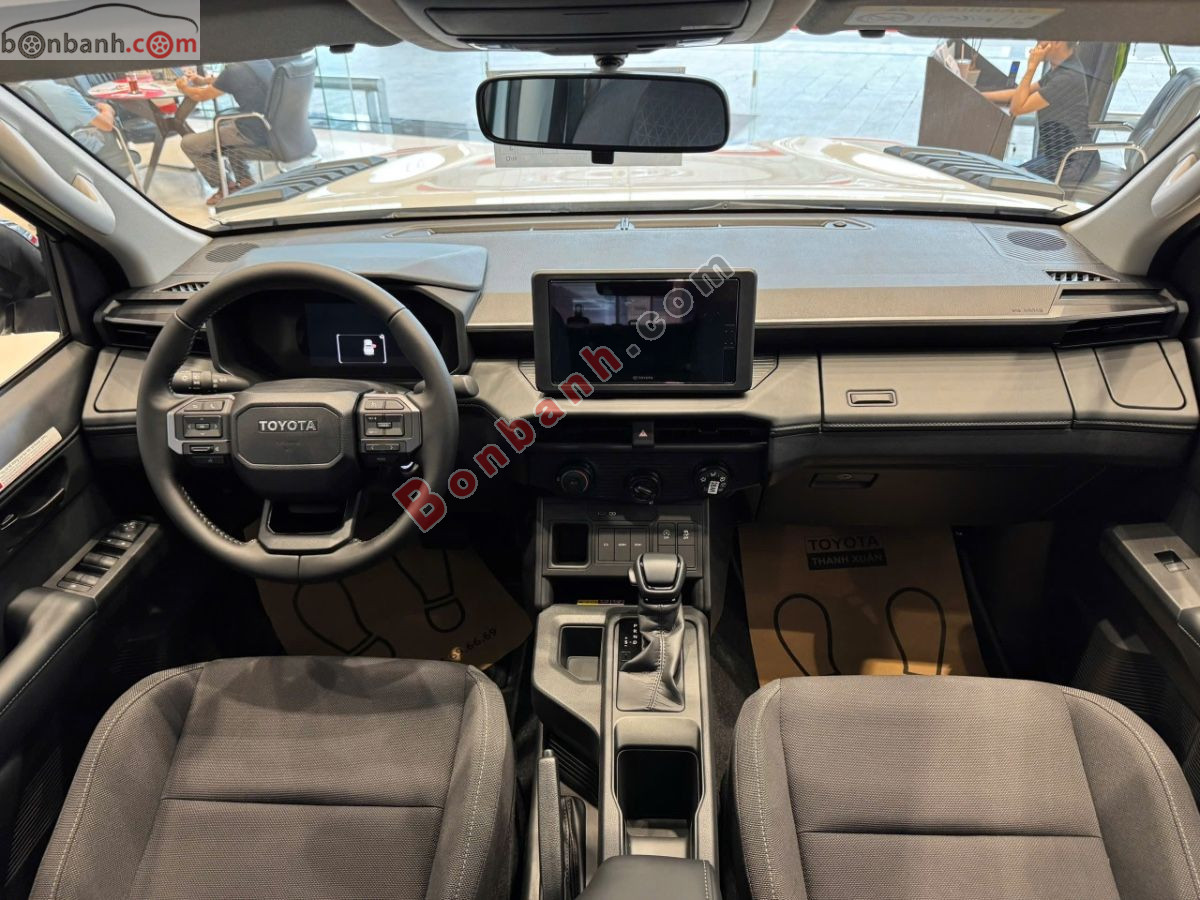 Bán ô tô Toyota Hilux Pro 2.8L 4x2 AT - 2026 - xe mới