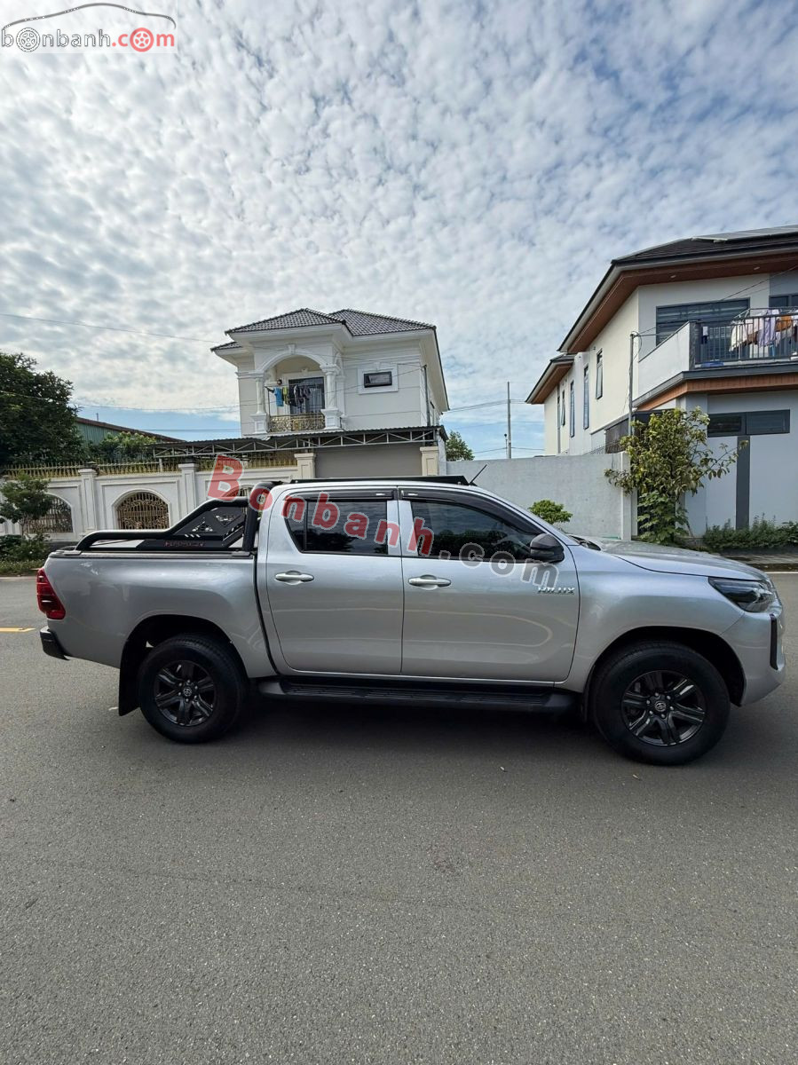 Bán ô tô Toyota Hilux 2.4L 4x2 AT - 2024 - xe cũ