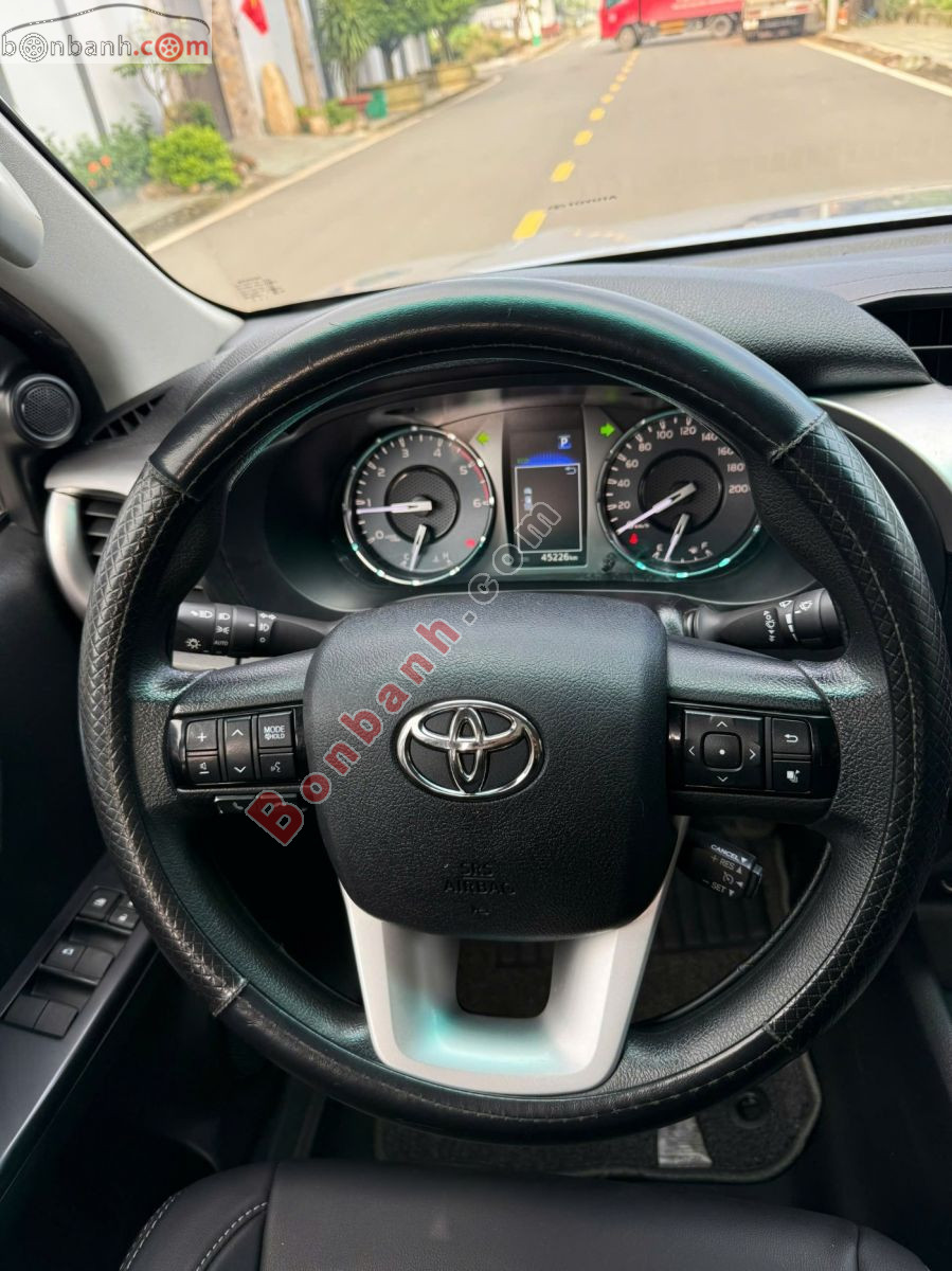 Bán ô tô Toyota Hilux 2.4L 4x2 AT - 2024 - xe cũ