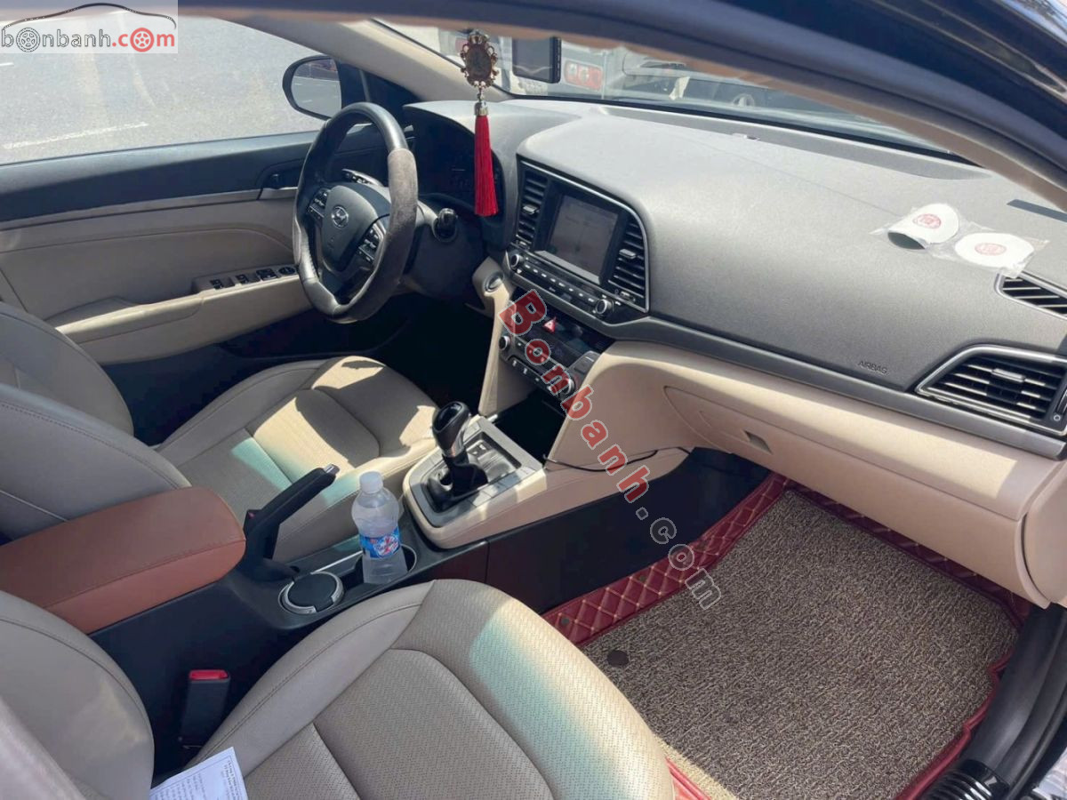 Bán ô tô Hyundai Elantra 2.0 AT - 2018 - xe cũ
