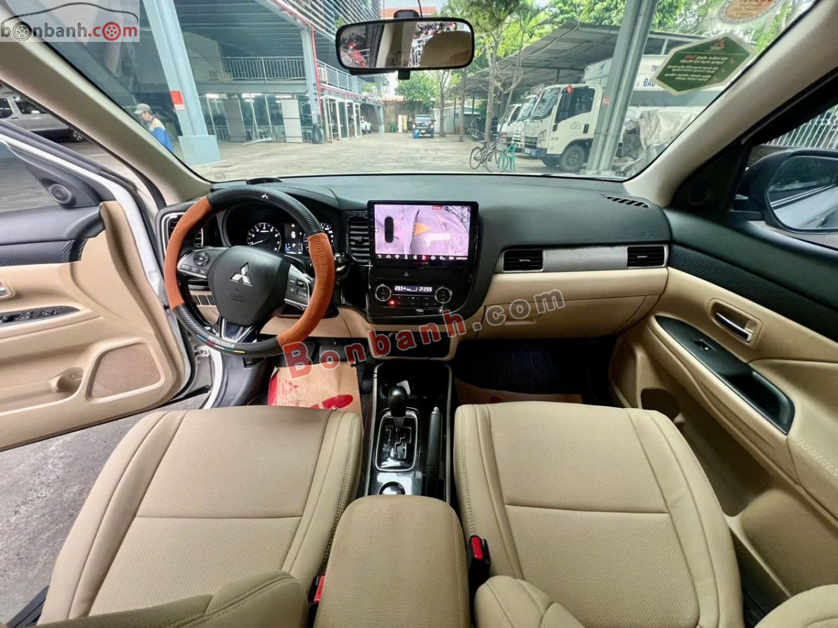 Bán ô tô Mitsubishi Outlander 2.0 CVT - 2018 - xe cũ