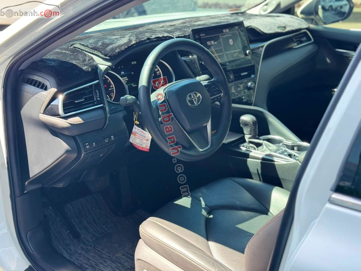 Bán ô tô Toyota Camry 2.0Q - 2022 - xe cũ