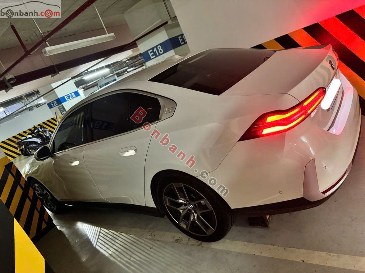 Bán ô tô BMW 5 Series 520i Premium - 2025 - xe cũ
