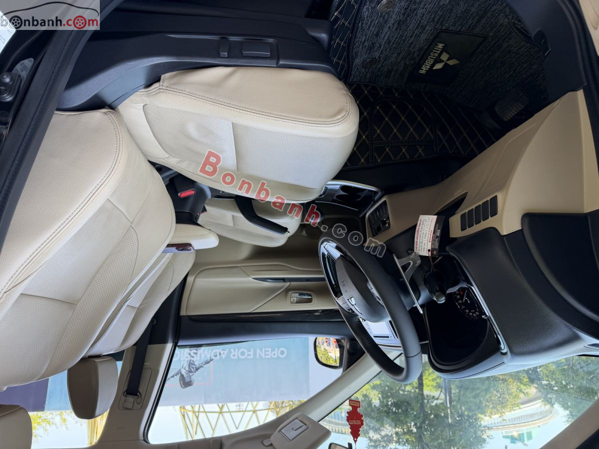 Bán ô tô Mitsubishi Outlander 2.0 CVT Premium - 2018 - xe cũ
