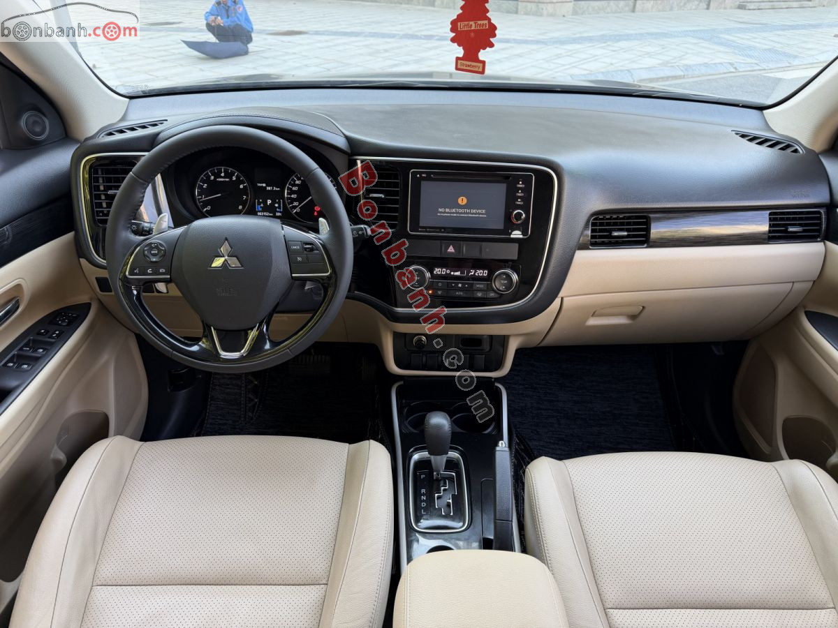Bán ô tô Mitsubishi Outlander 2.0 CVT Premium - 2018 - xe cũ