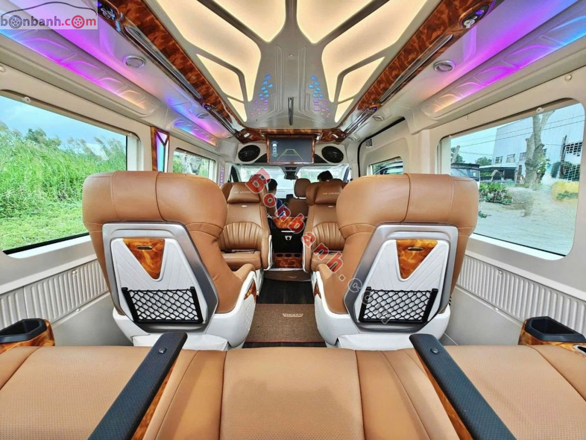Bán ô tô Ford Transit Limousine 10S - 2025 - xe cũ
