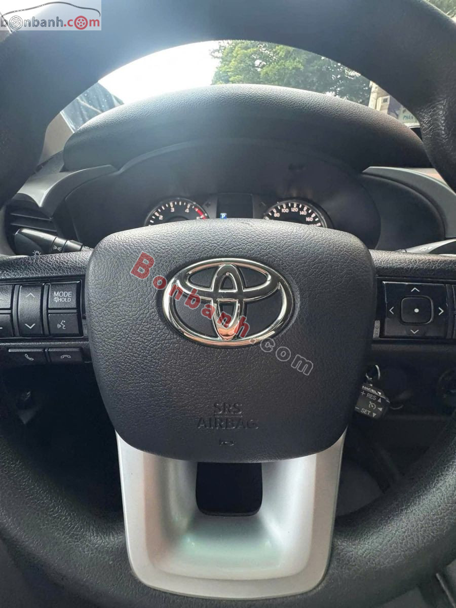Bán ô tô Toyota Hilux 2.4L 4x2 AT - 2021 - xe cũ