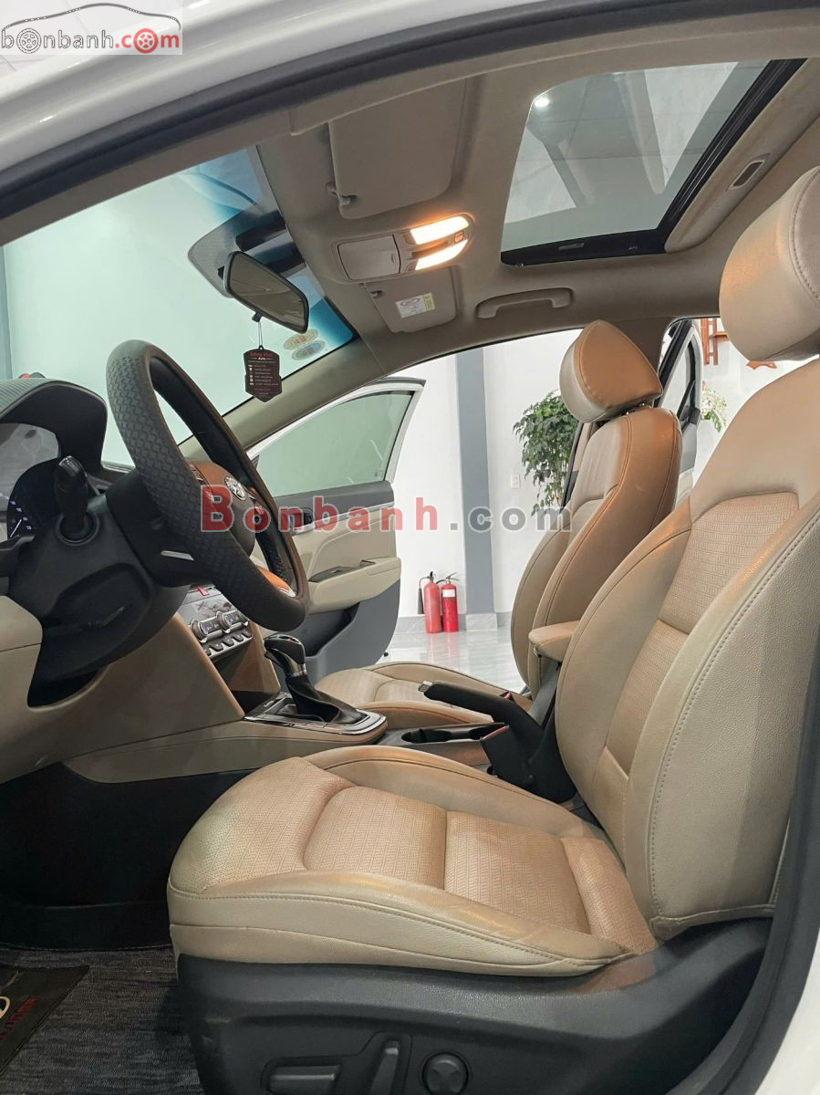 Bán ô tô Hyundai Elantra 2.0 AT - 2020 - xe cũ