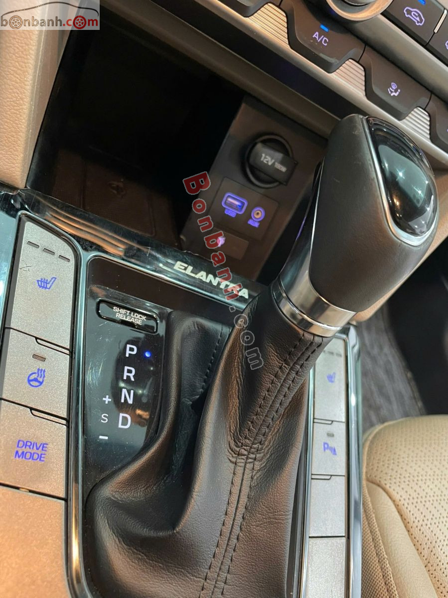 Bán ô tô Hyundai Elantra 2.0 AT - 2020 - xe cũ