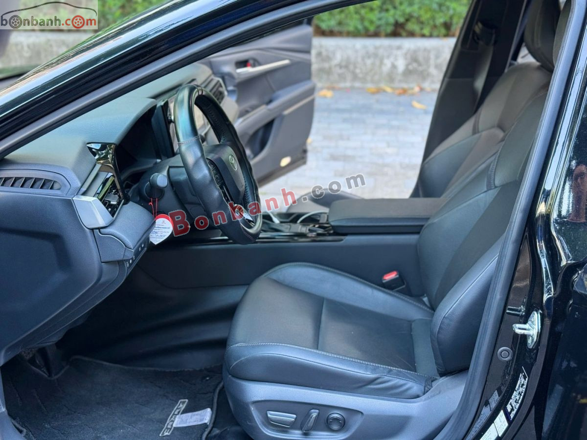 Bán ô tô Toyota Camry 2.0Q - 2025 - xe cũ