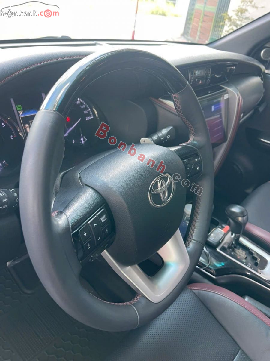 Bán ô tô Toyota Fortuner Legender 2.4L 4x2 AT - 2022 - xe cũ
