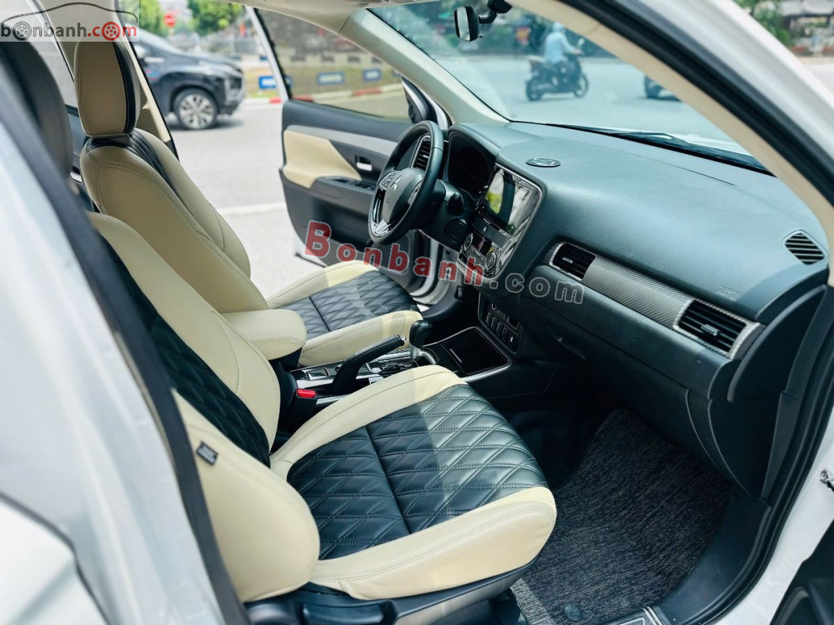 Bán ô tô Mitsubishi Outlander 2.0 CVT - 2019 - xe cũ