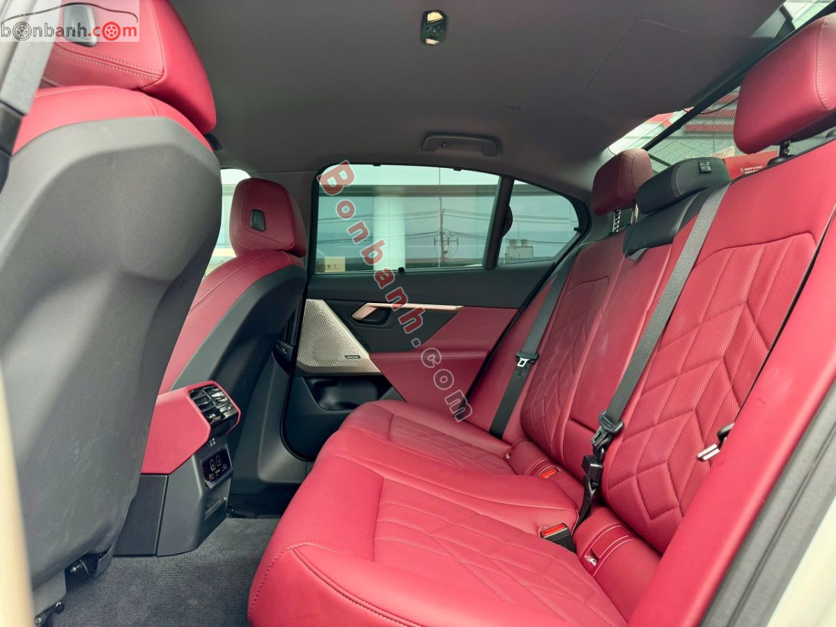 Bán ô tô BMW 5 Series 520i Premium - 2025 - xe cũ