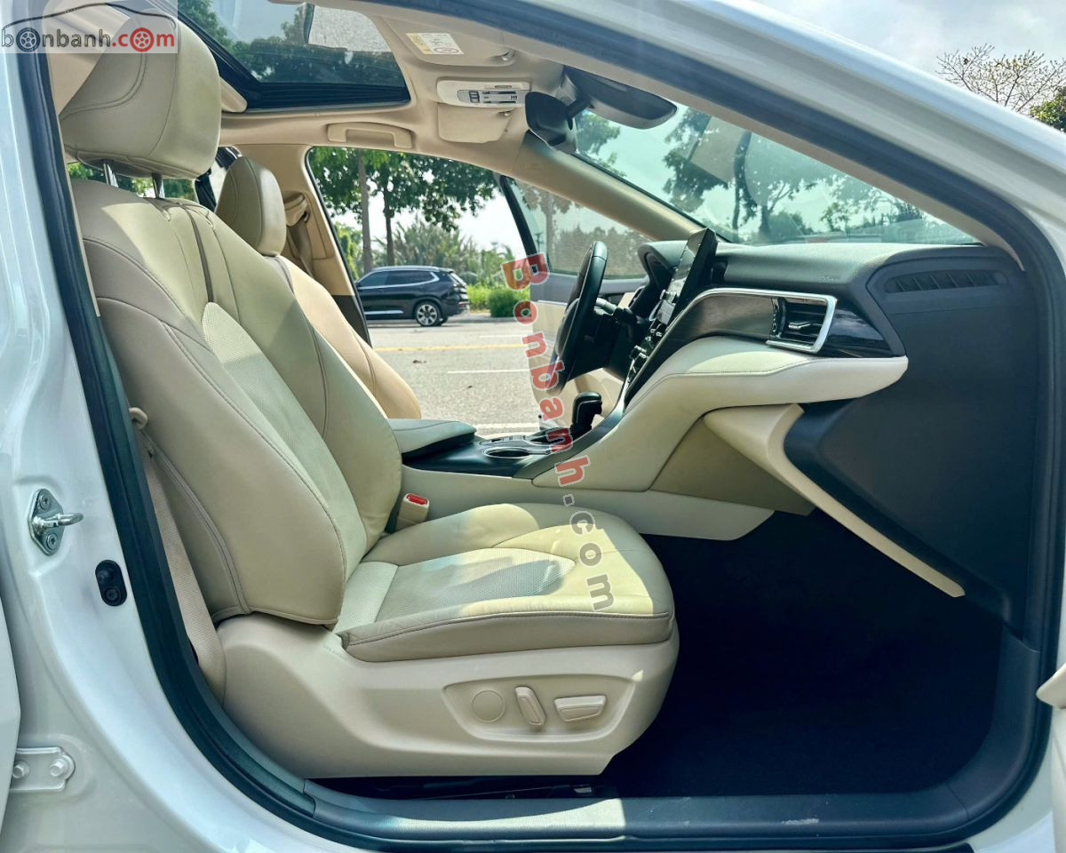 Bán ô tô Toyota Camry 2.0Q - 2022 - xe cũ