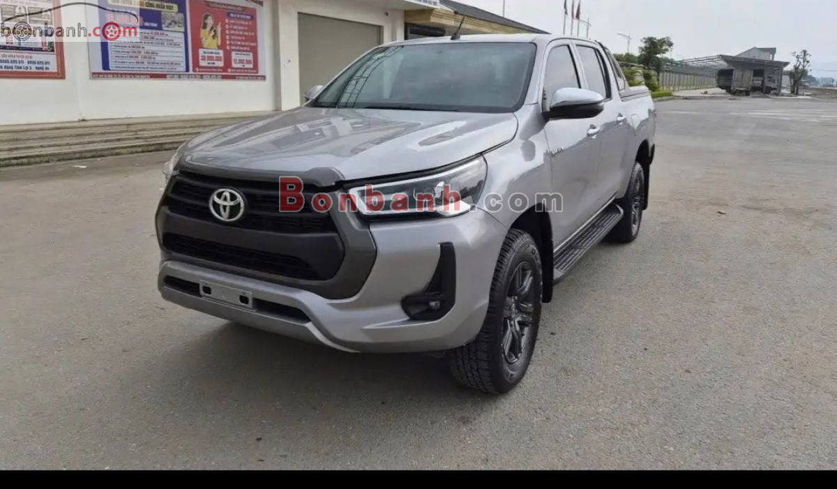 Bán ô tô Toyota Hilux 2.4L 4x2 AT - 2023 - xe cũ