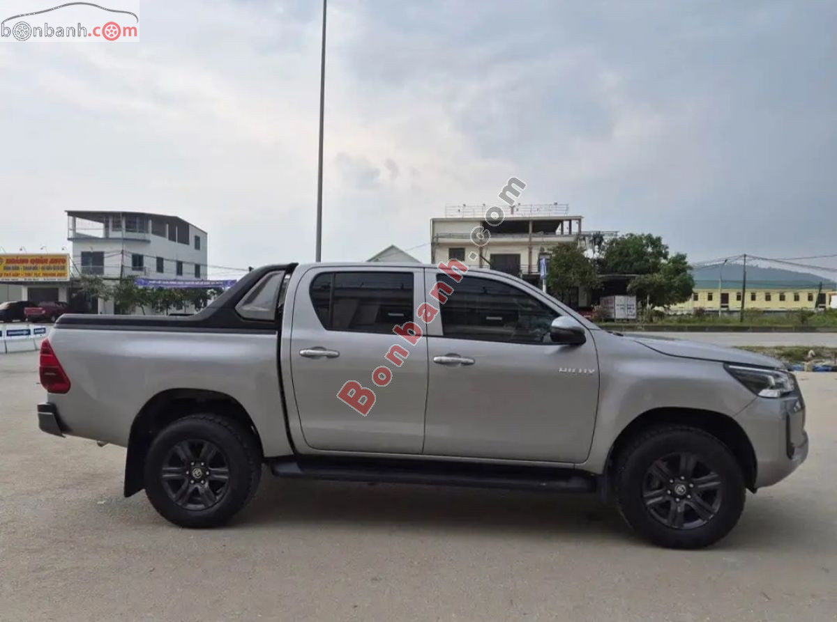 Bán ô tô Toyota Hilux 2.4L 4x2 AT - 2023 - xe cũ
